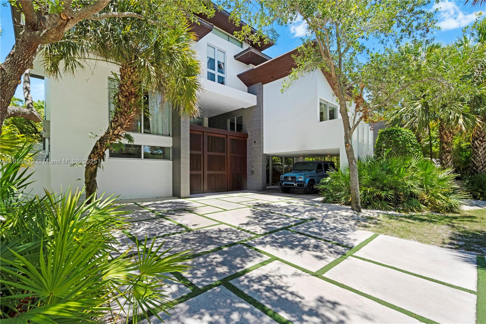 545 Sabal Palm Key Biscayne, FL 33149 545 Sabal Palm Key Biscayne, FL 33149