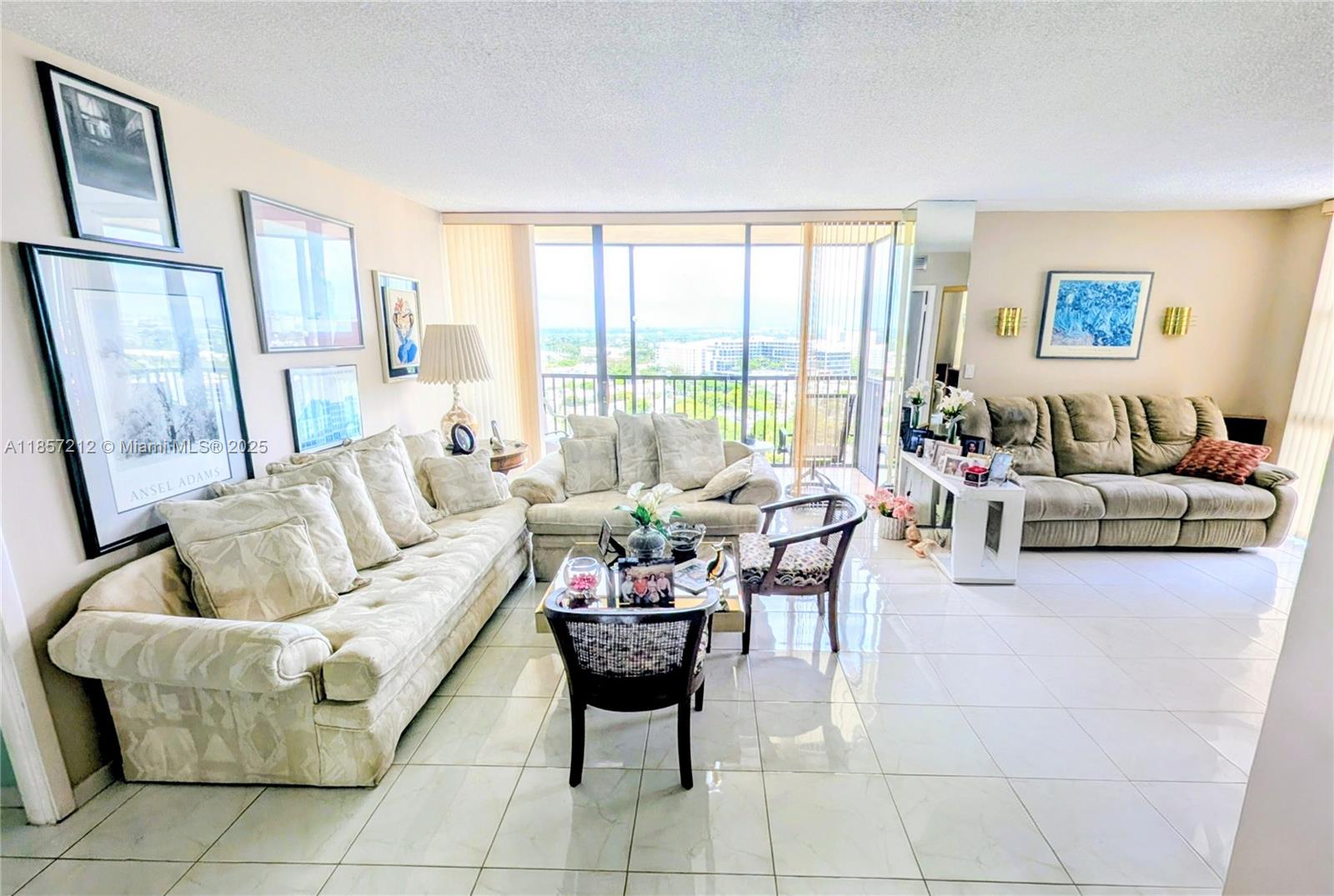 20335 W Country Clb Dr #2102