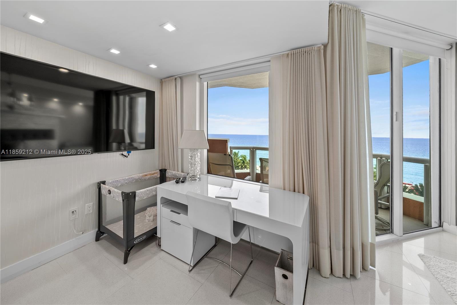 image Acqualina Ocean Residence1