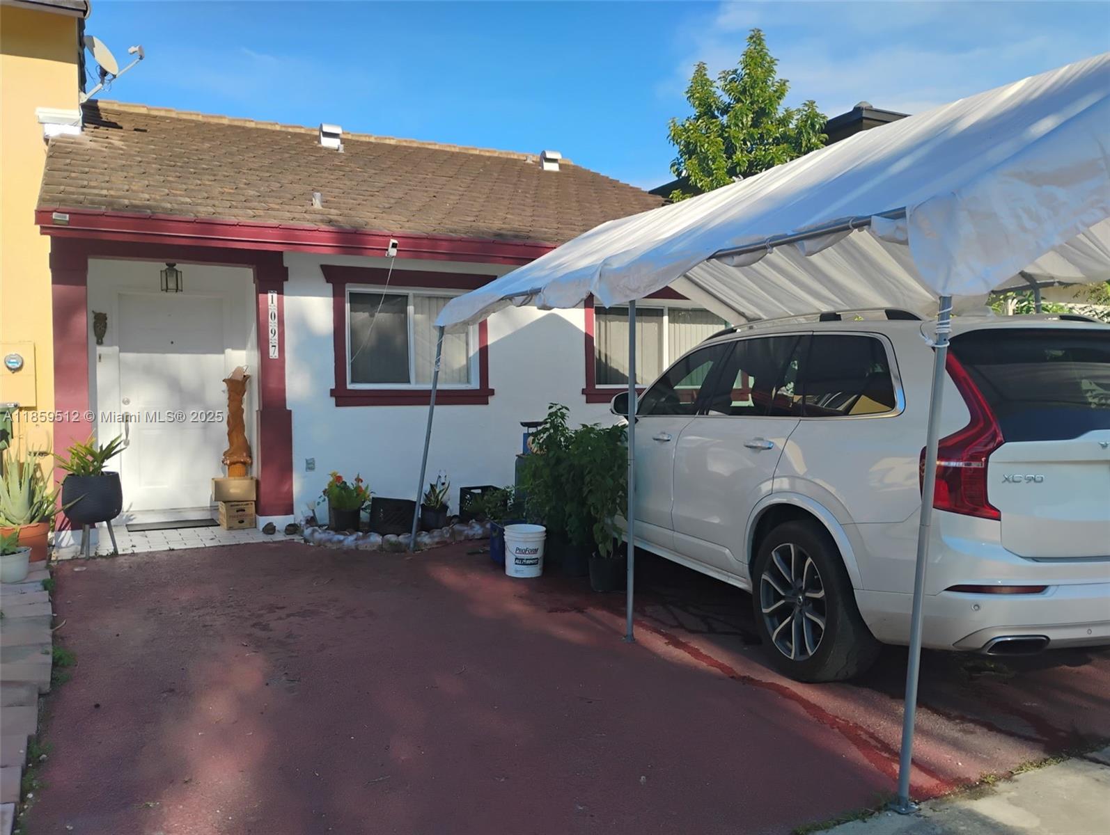 1097 SE 12th Ter