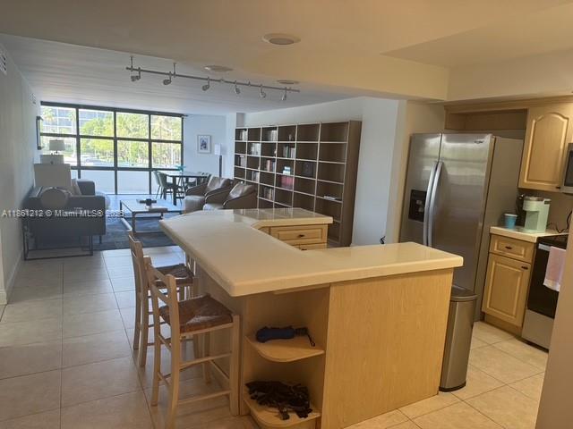 6423 Collins Ave #209