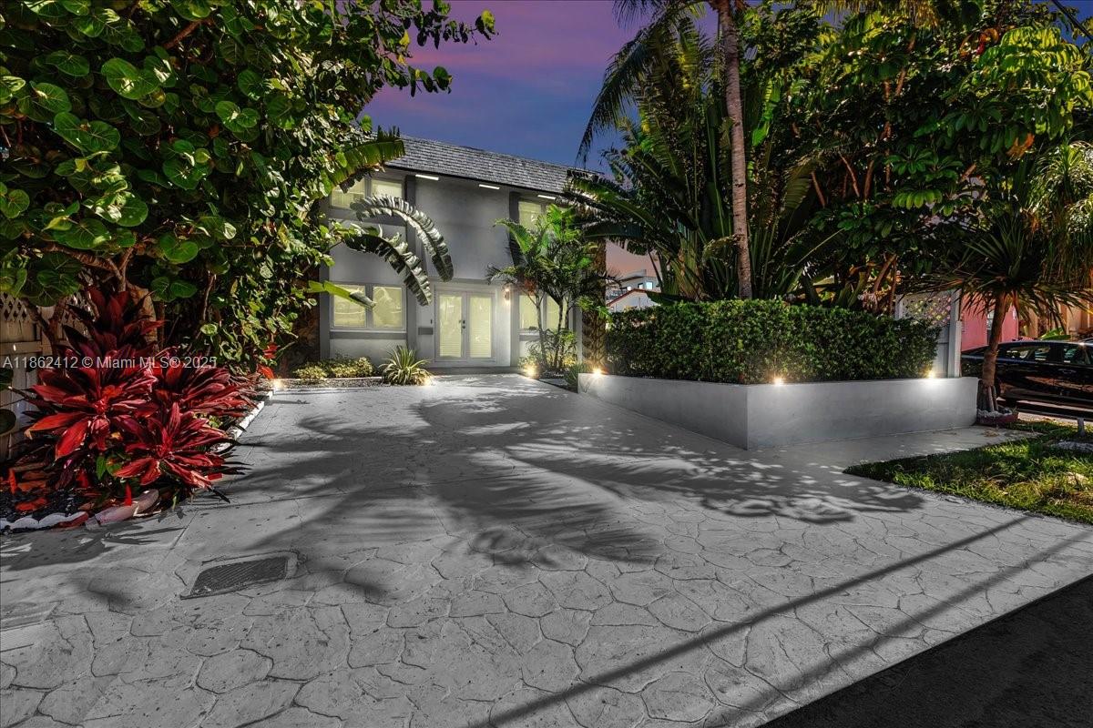 348 Palm St