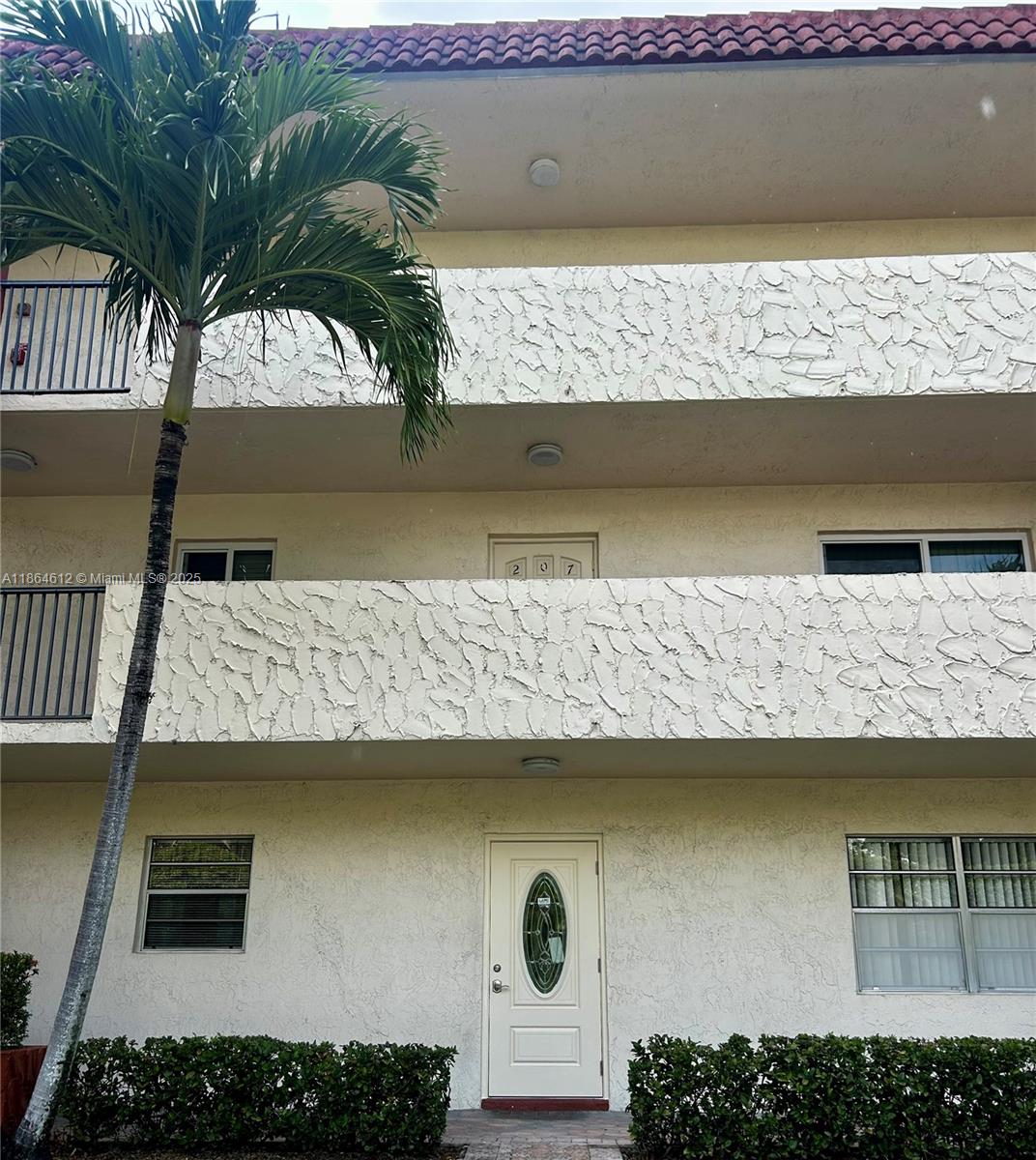 111 S Hollybrook Dr #107