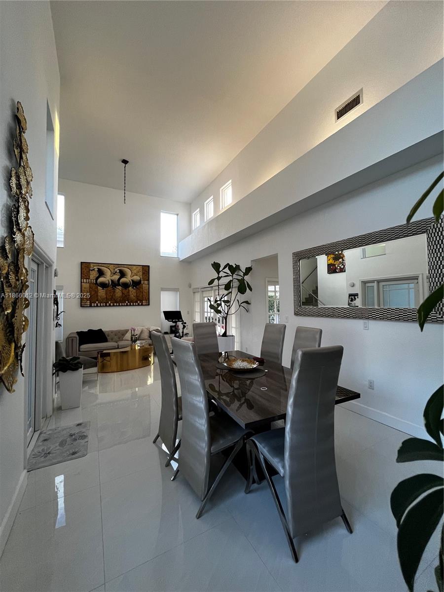 1170 E Wilshire Cir E Pembroke Pines, FL 33027