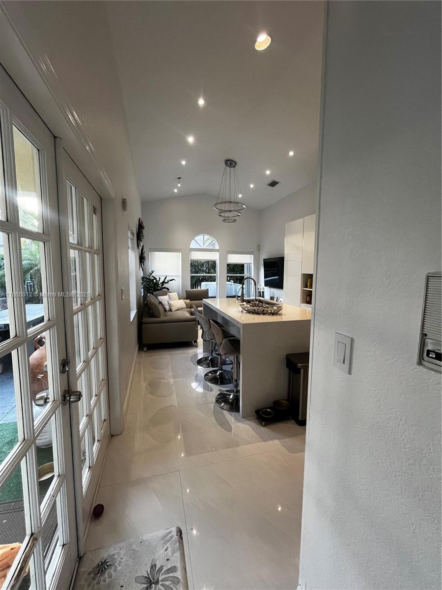 1170 E Wilshire Cir E Pembroke Pines, FL 33027