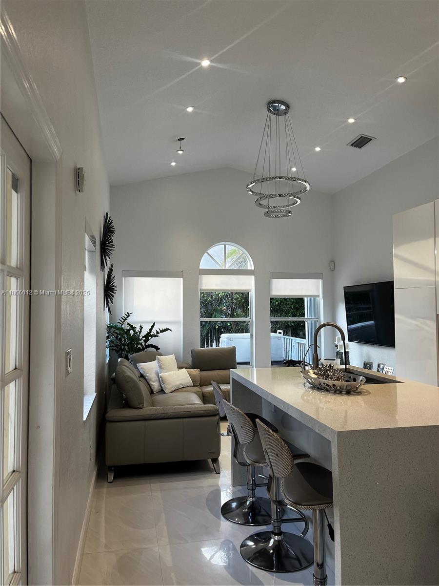 1170 E Wilshire Cir E Pembroke Pines, FL 33027