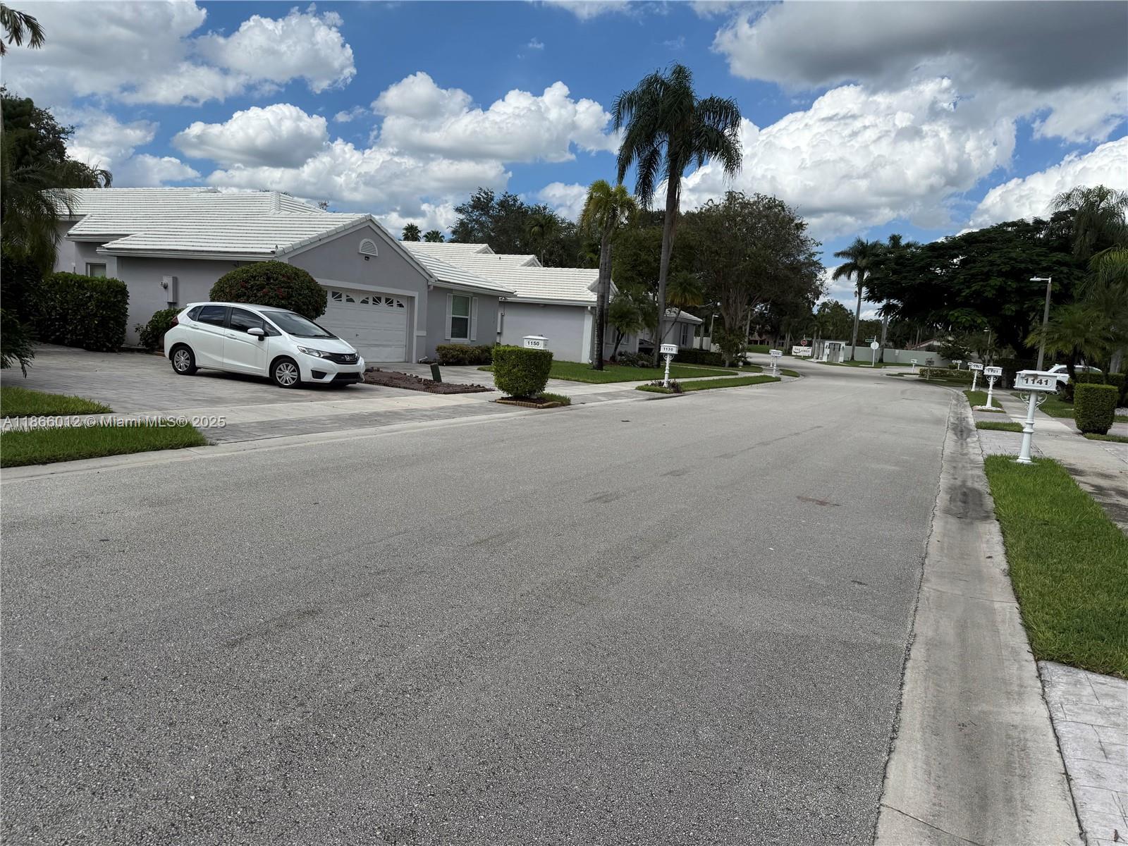 1170 E Wilshire Cir E Pembroke Pines, FL 33027