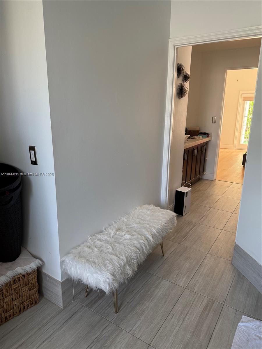 1170 E Wilshire Cir E Pembroke Pines, FL 33027