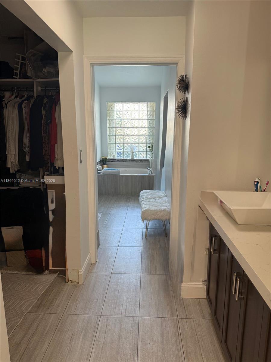 1170 E Wilshire Cir E Pembroke Pines, FL 33027