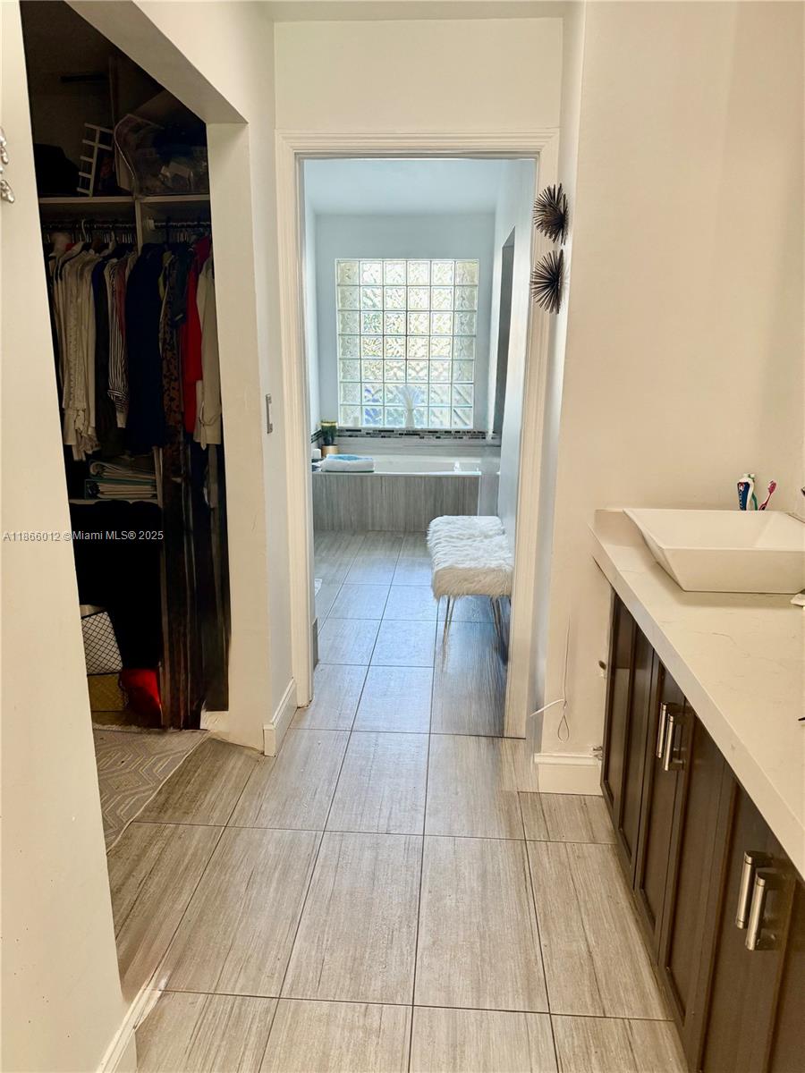 1170 E Wilshire Cir E Pembroke Pines, FL 33027