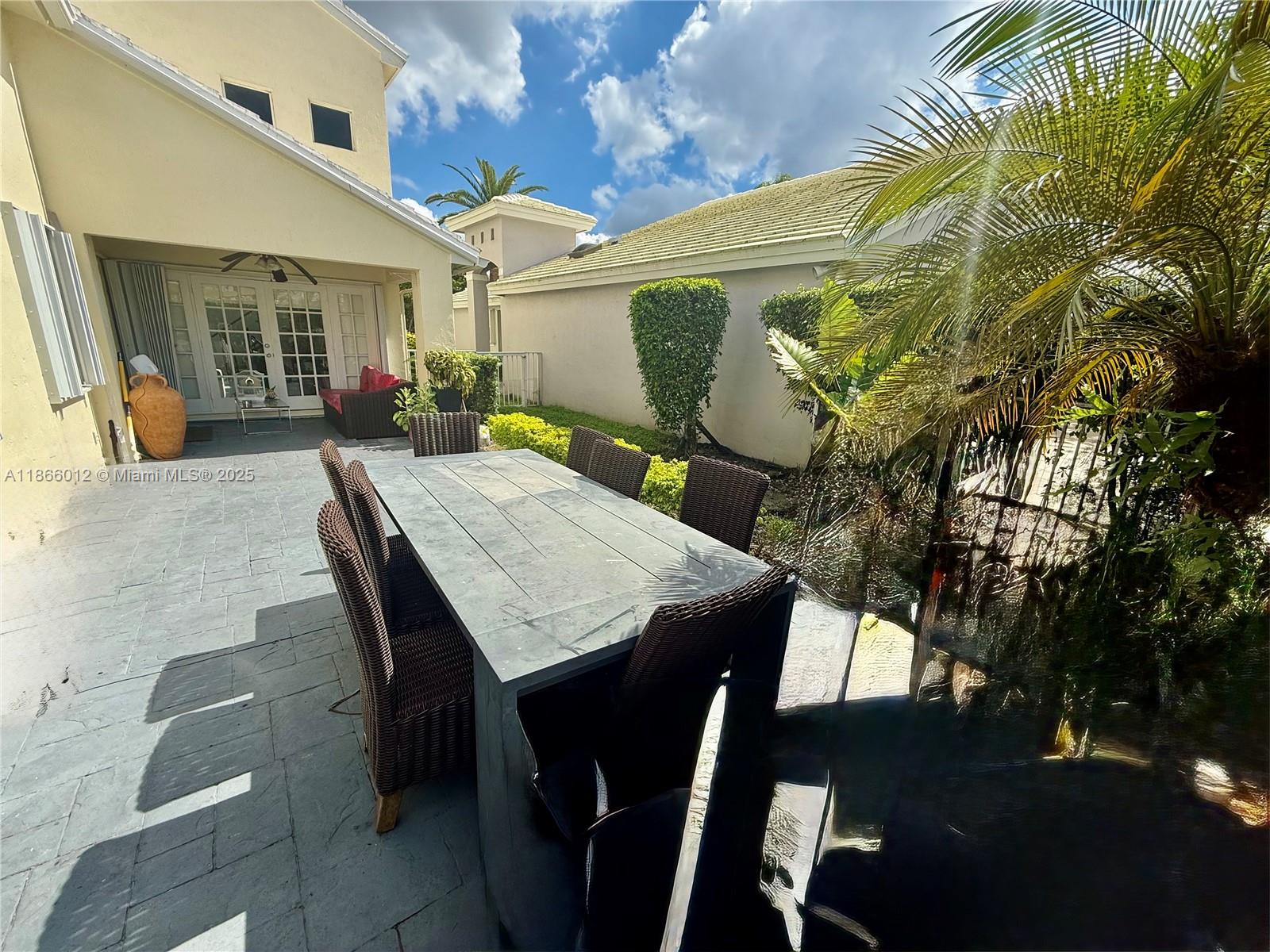 1170 E Wilshire Cir E Pembroke Pines, FL 33027