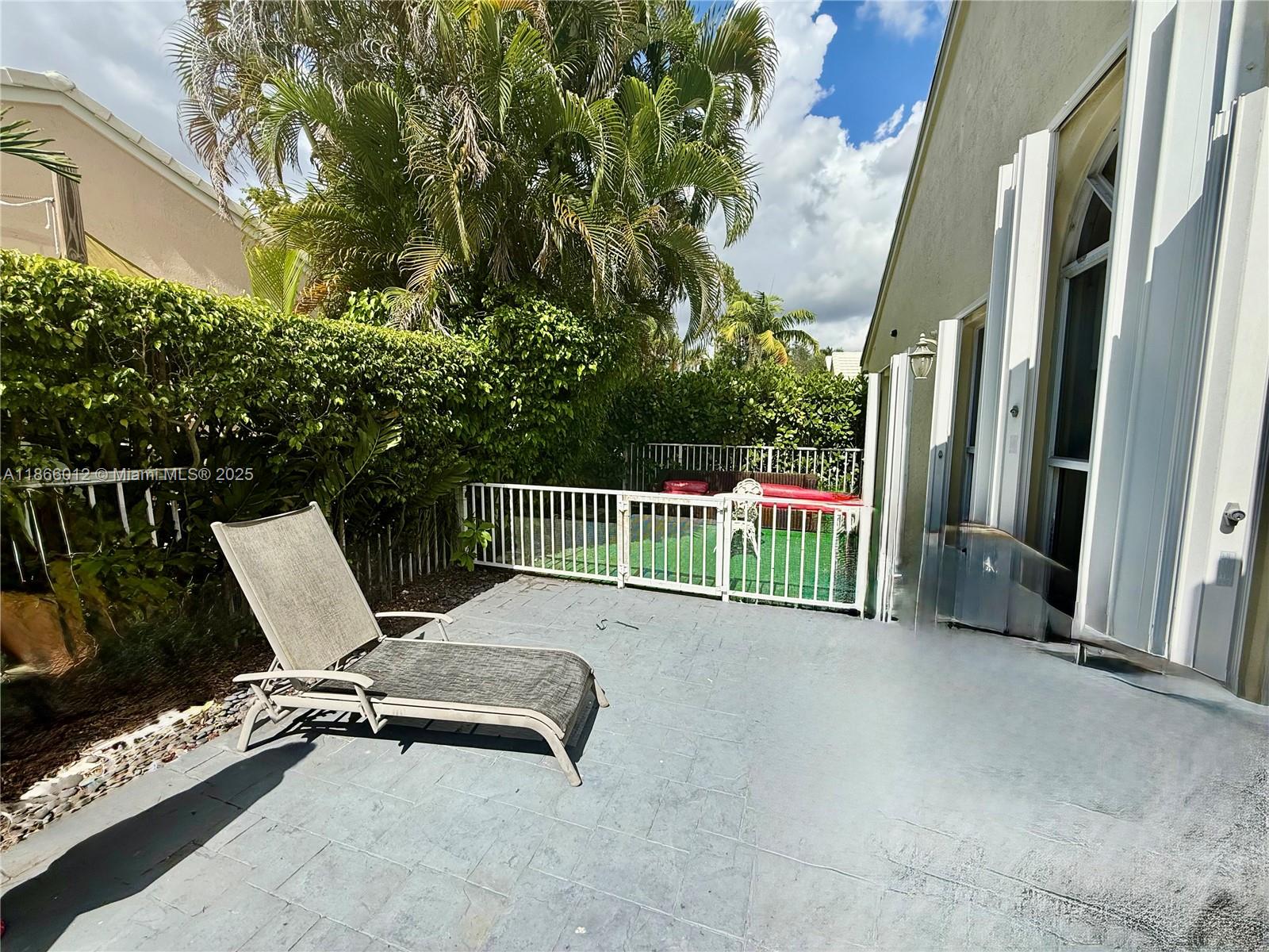 1170 E Wilshire Cir E Pembroke Pines, FL 33027