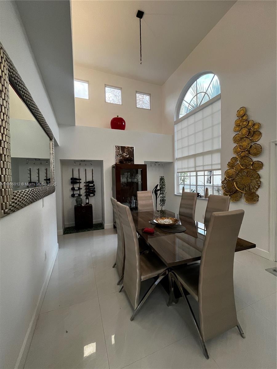 1170 E Wilshire Cir E Pembroke Pines, FL 33027