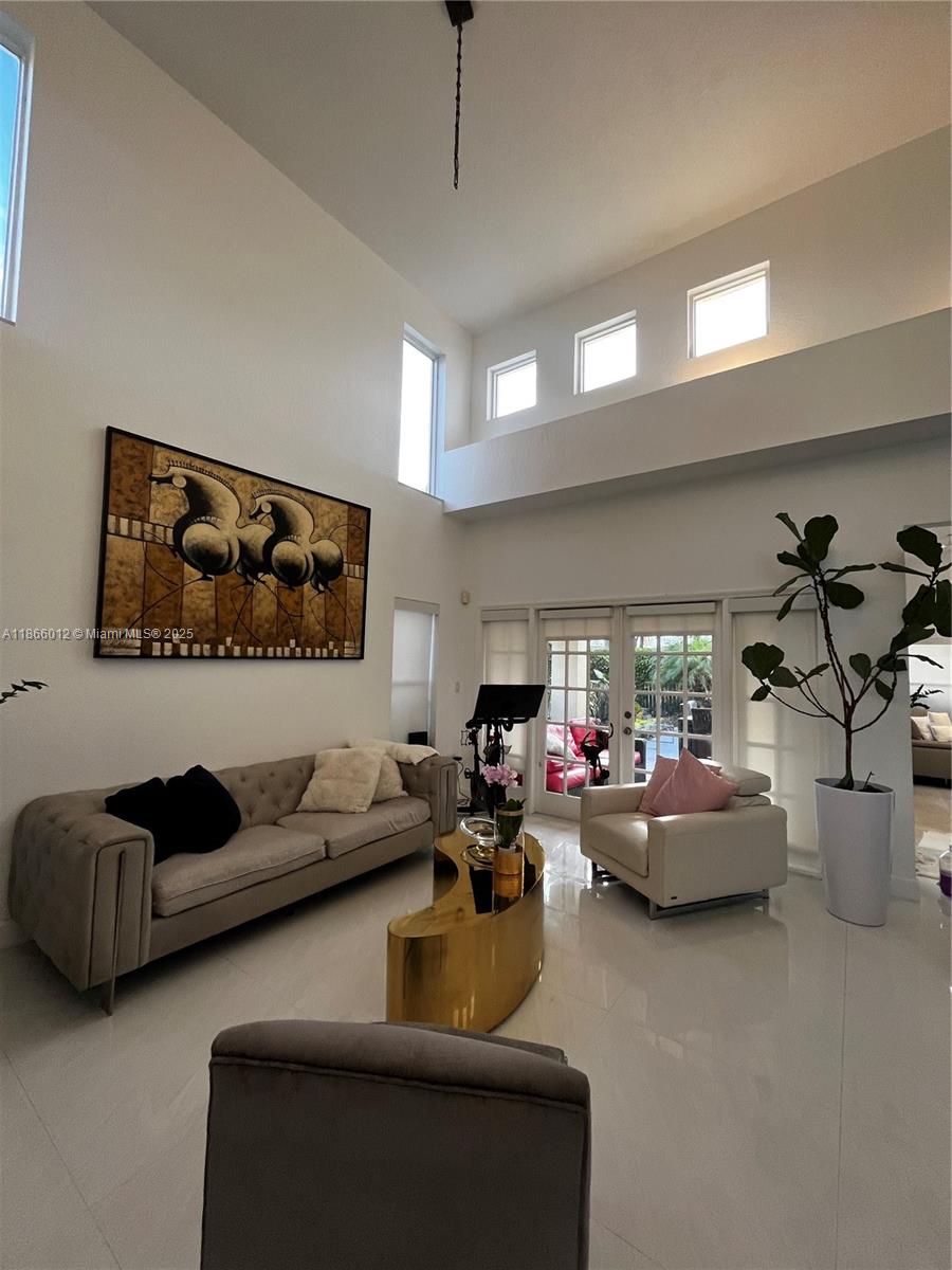 1170 E Wilshire Cir E Pembroke Pines, FL 33027