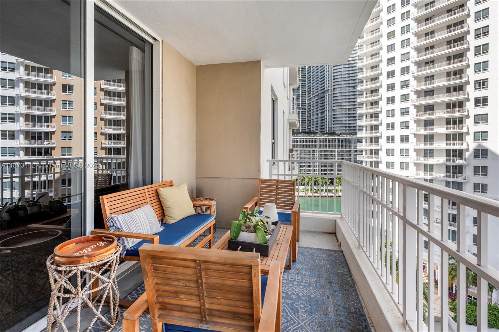 image Courvoisier Courts52