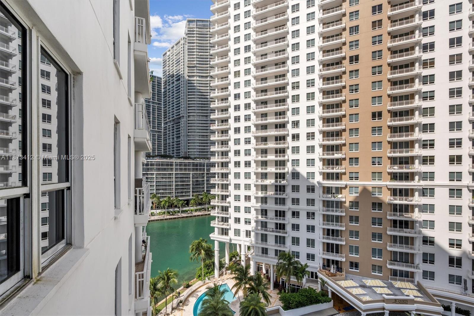 image Courvoisier Courts54