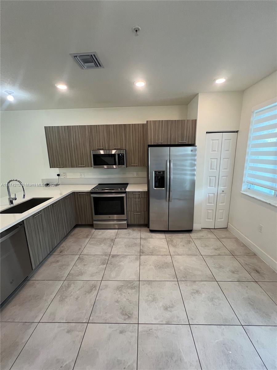 10295 NW 64th Ter #102