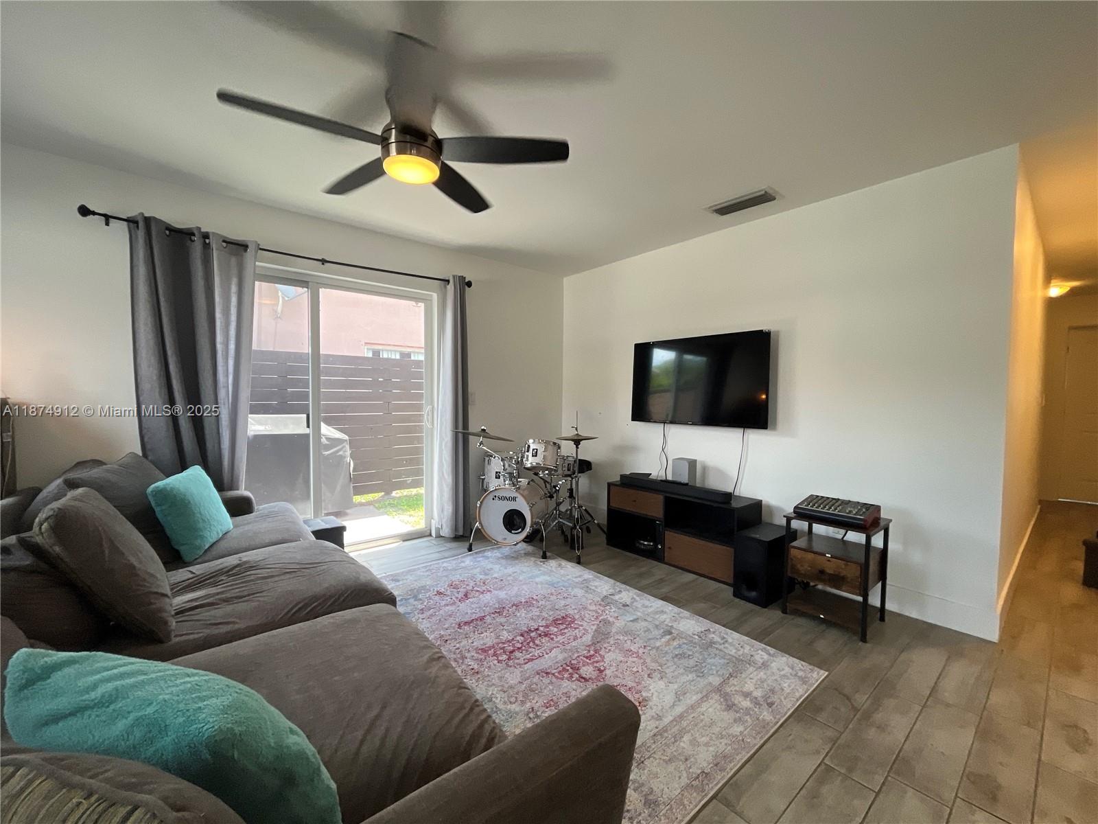 130 NW 57th St #1,Oakland Park, FL 33309