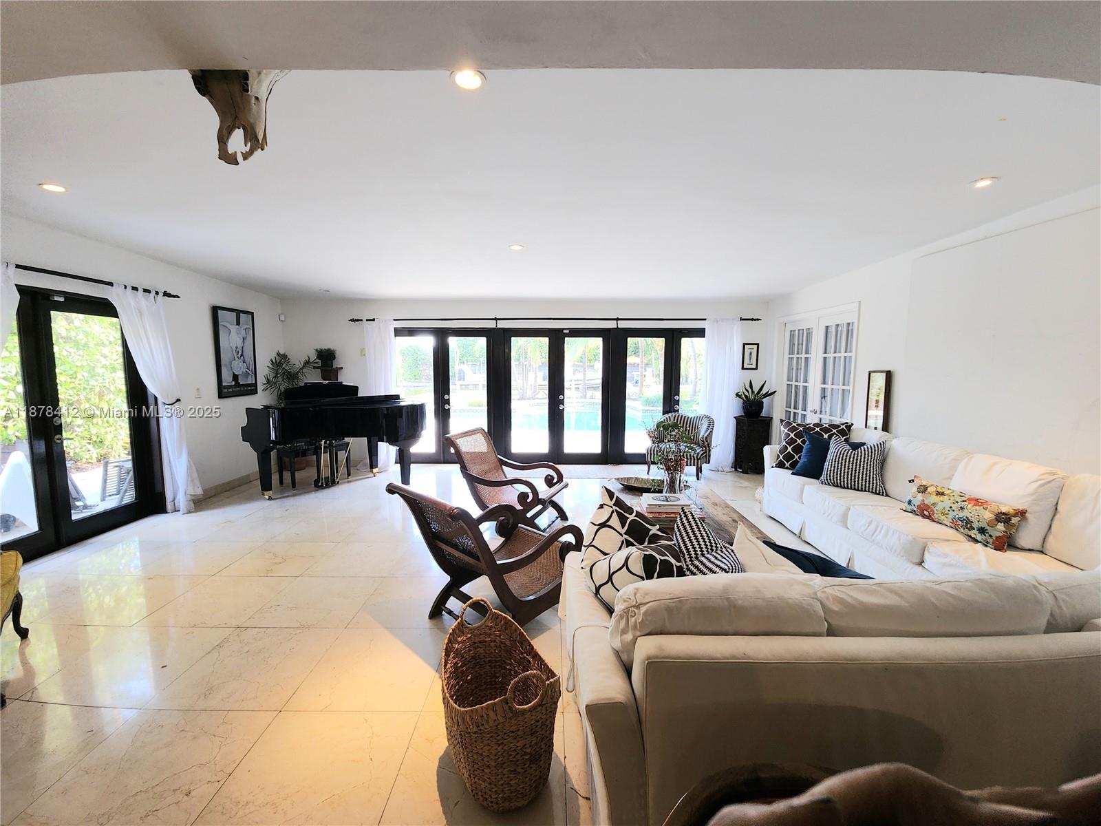 1710 Cleveland Rd Miami Beach, FL 33141