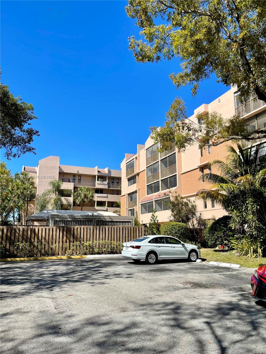 6800 Cypress Rd #408