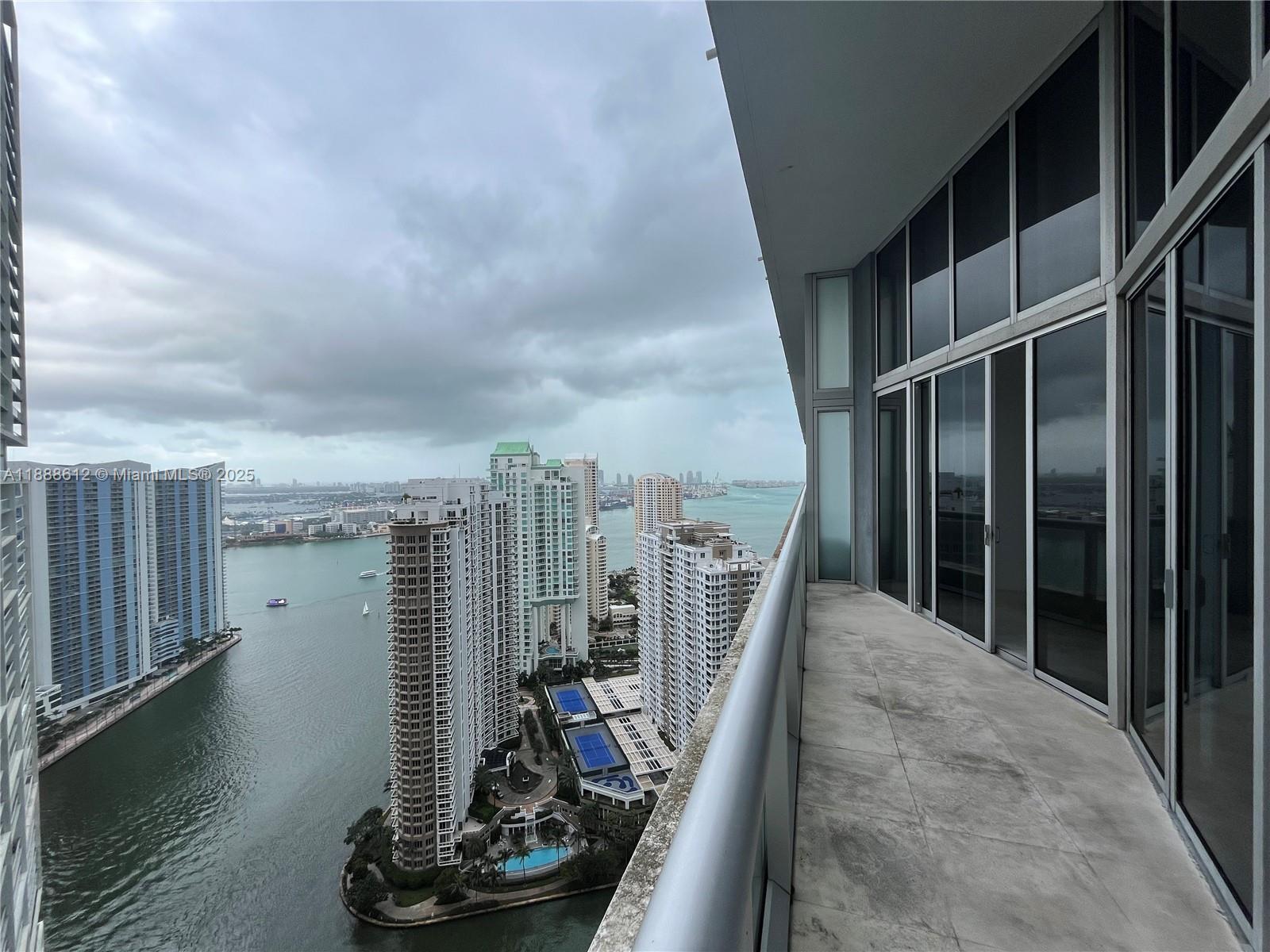 495 Brickell Ave #4106