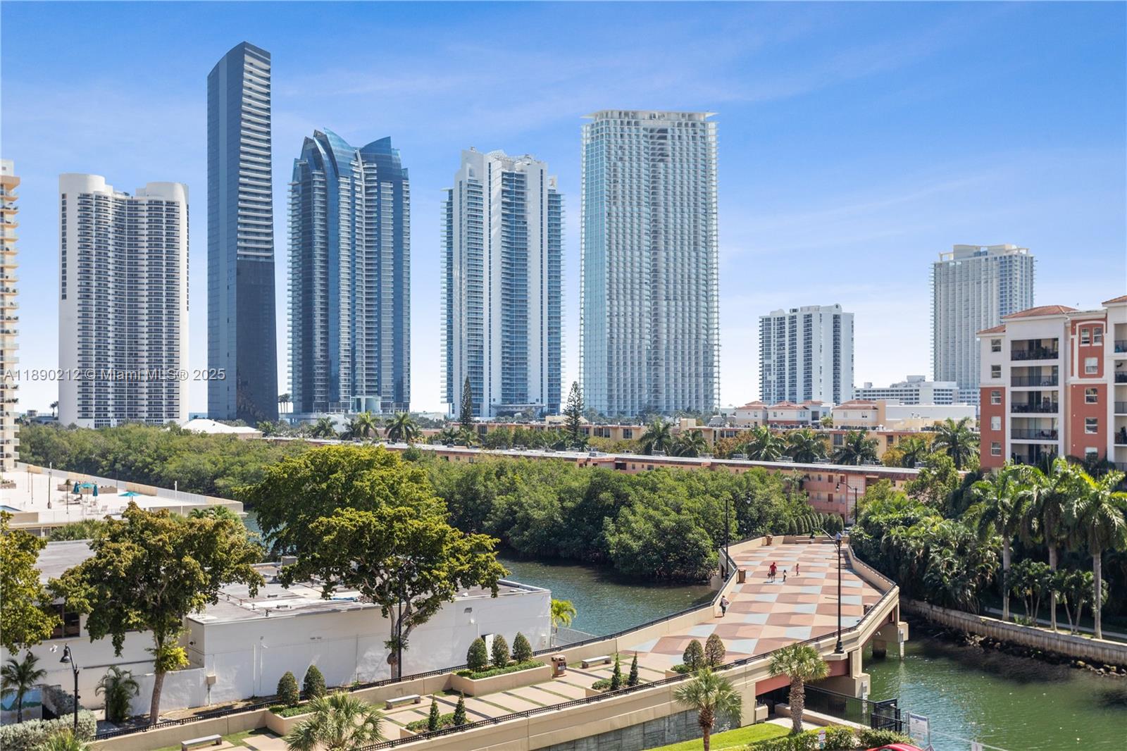 image Winston Towers 10010