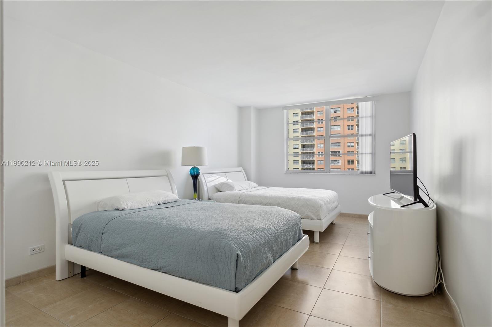 image Winston Towers 1006