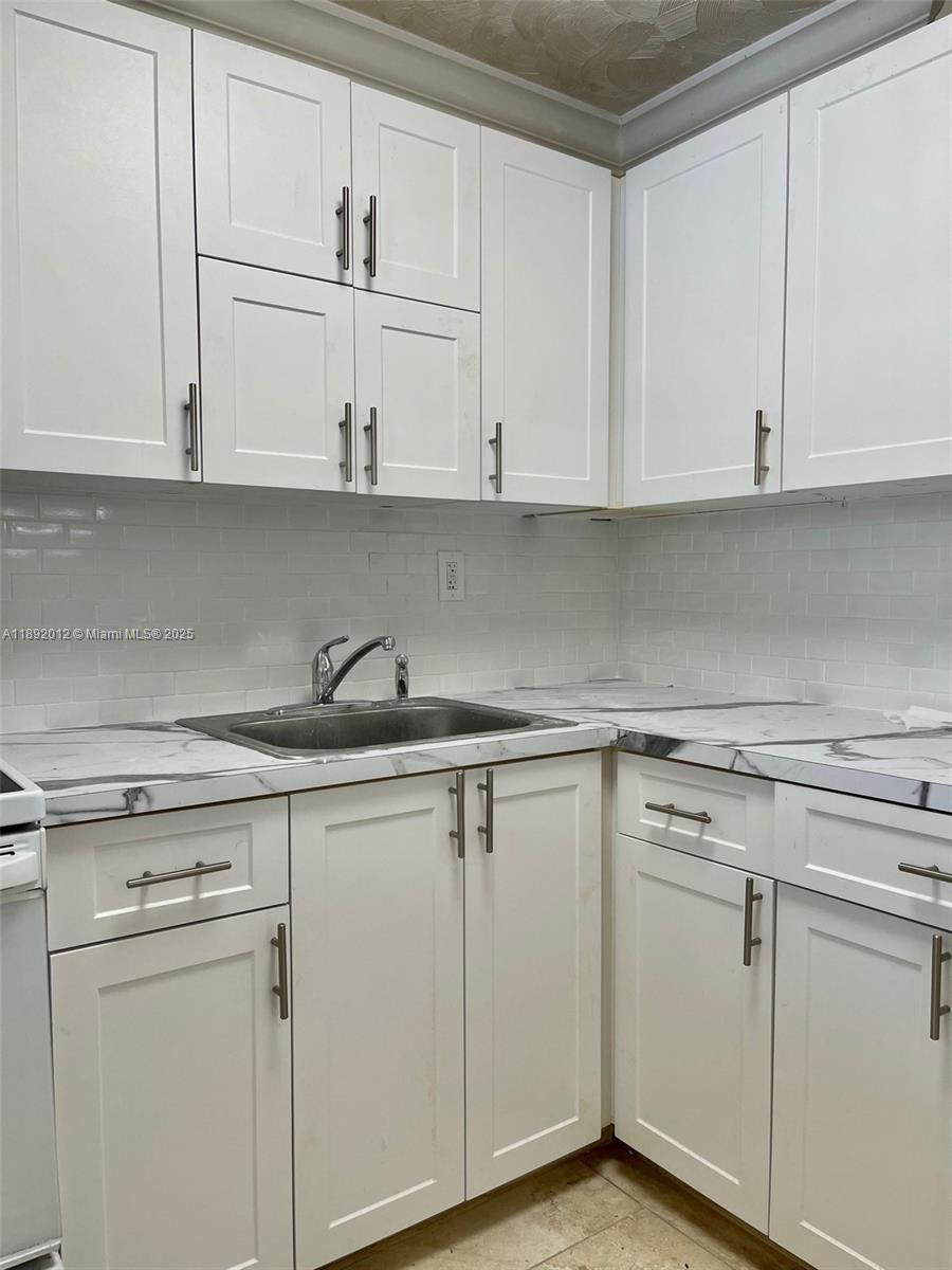 1725 W 60th St #F304 Hialeah, FL 33012