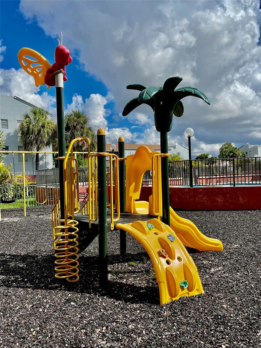 1725 W 60th St #F304 Hialeah, FL 33012