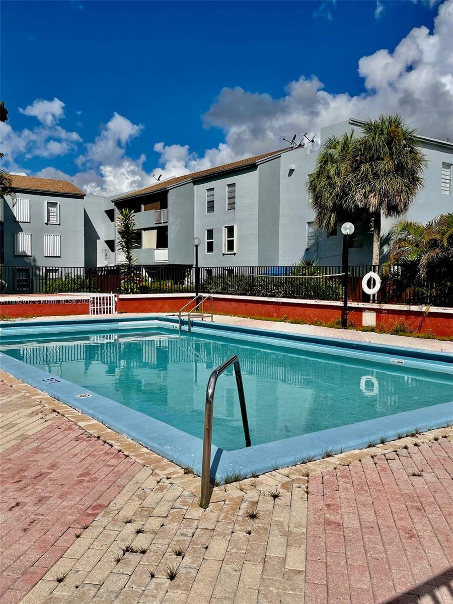 1725 W 60th St #F304 Hialeah, FL 33012