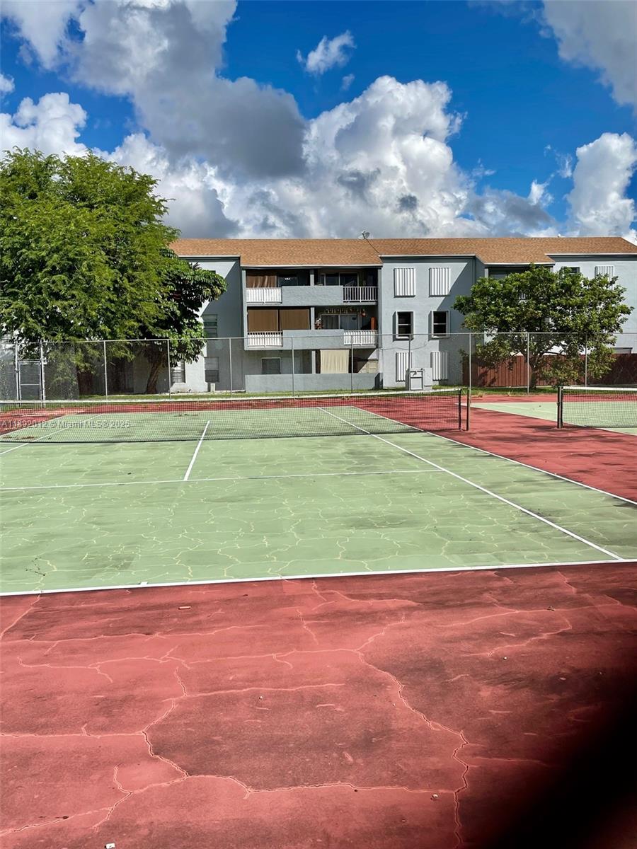 1725 W 60th St #F304 Hialeah, FL 33012