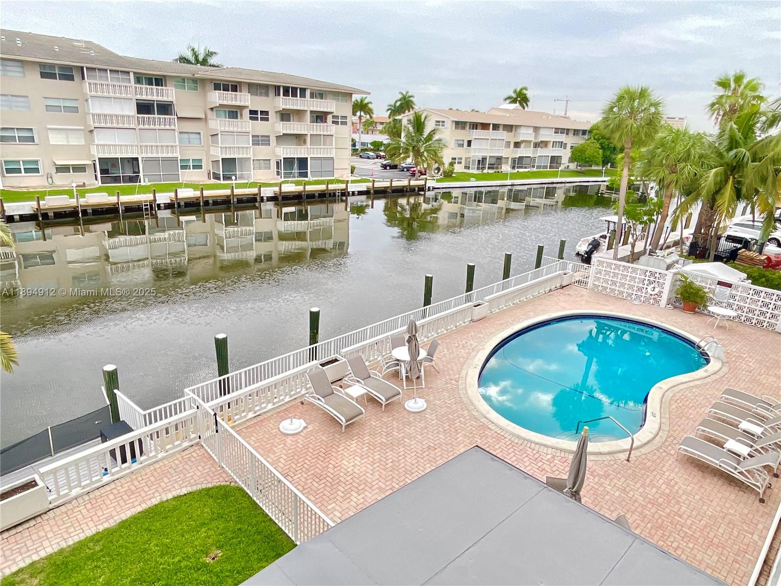419 Golden Isles Dr #106
