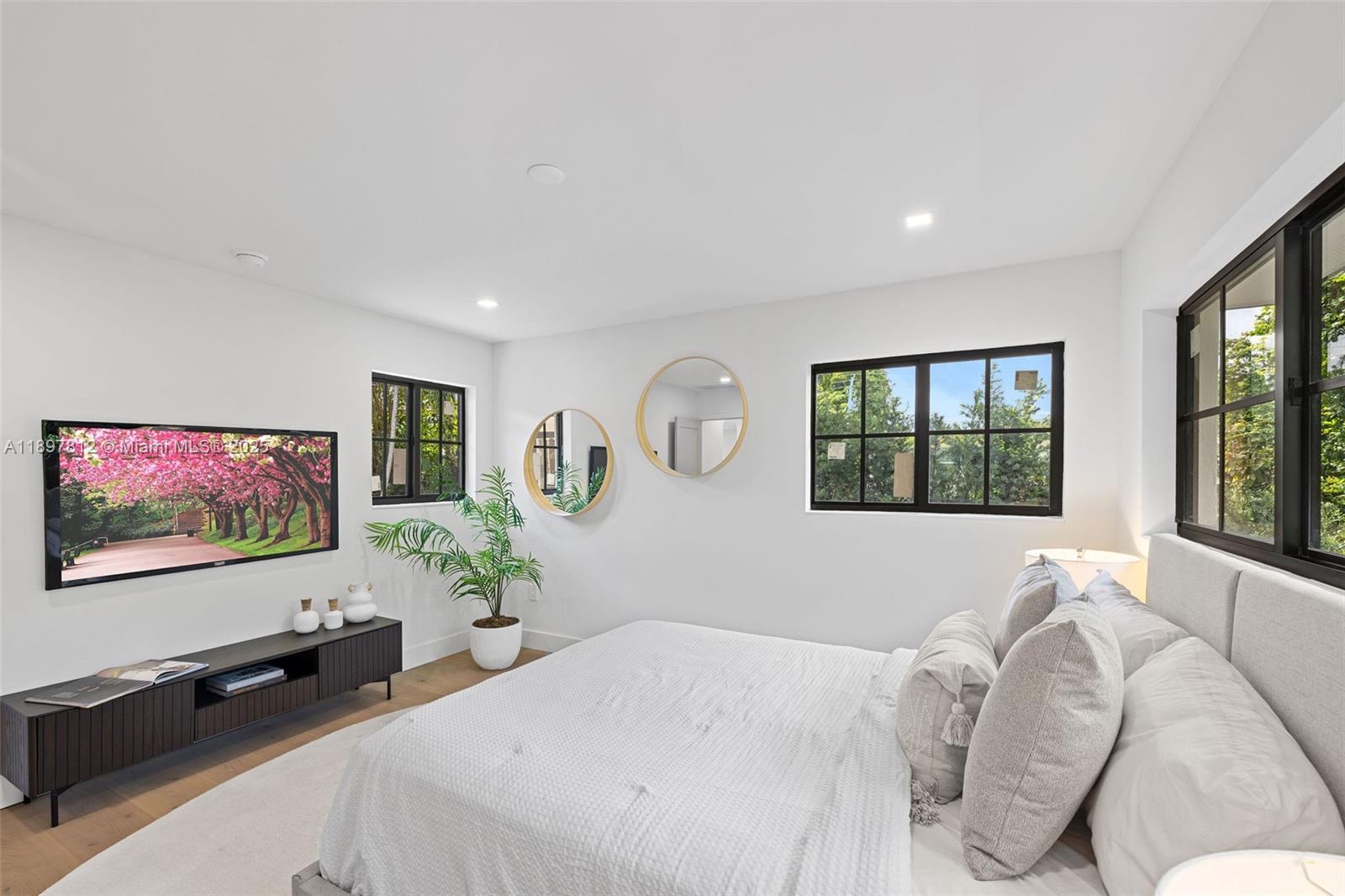 8858 Garland Ave Surfside, FL 33154