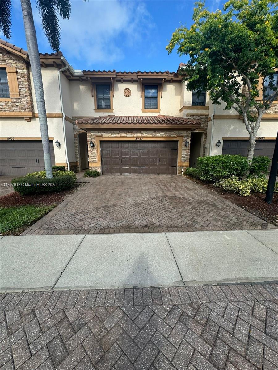 8437 Blue Cv Way