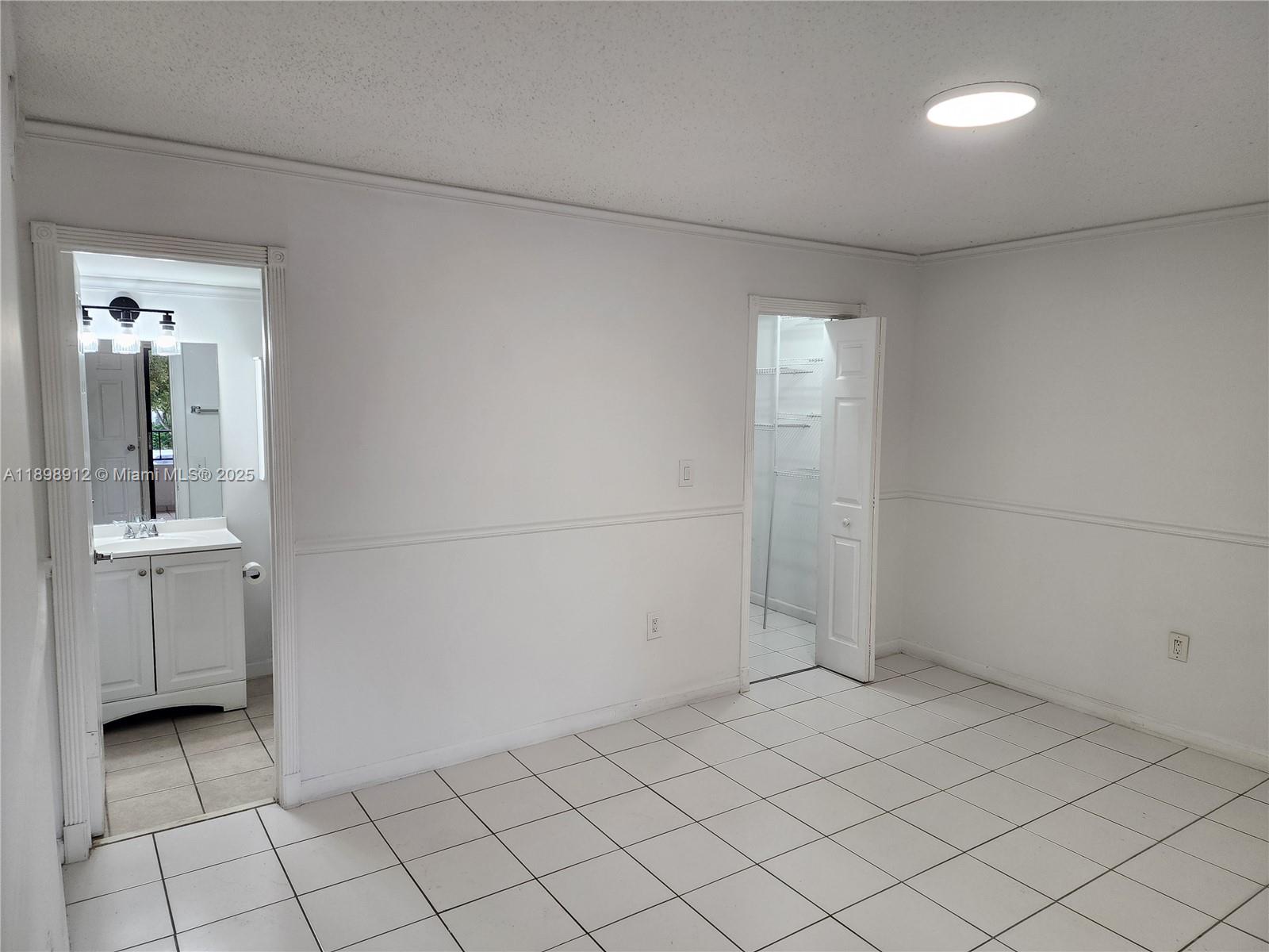 10879 NW 7th St #21-34