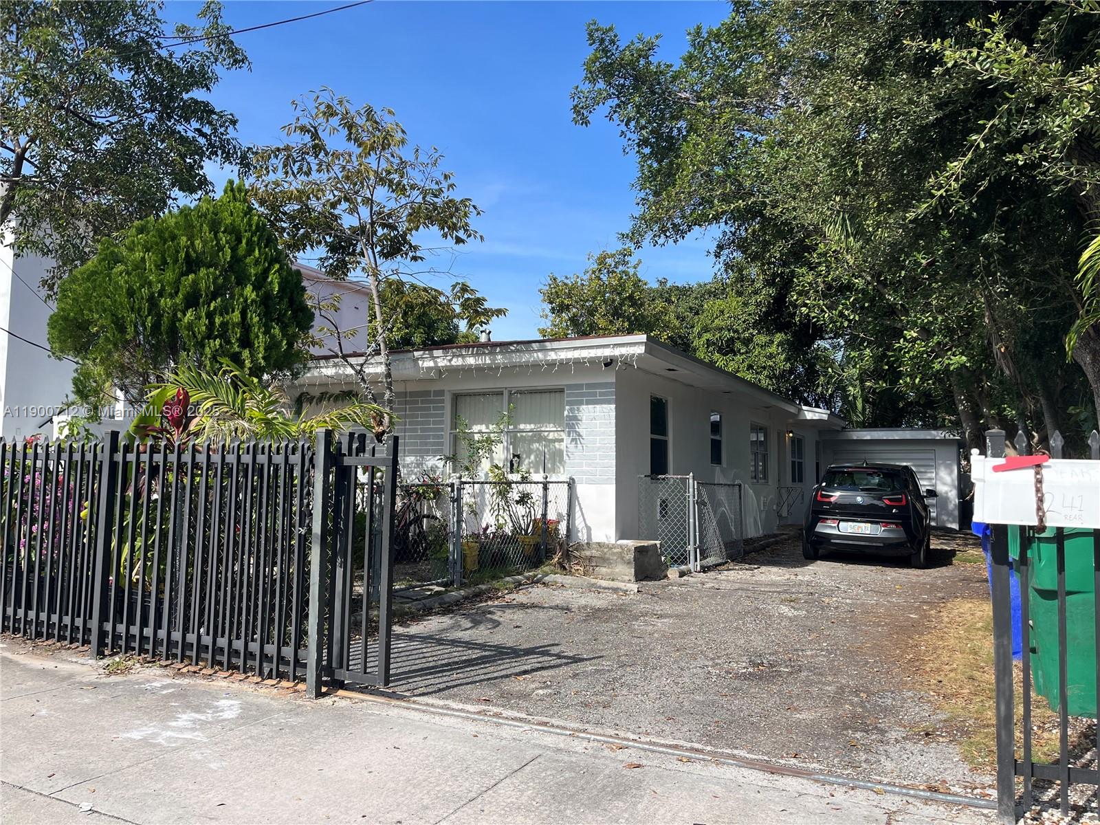 241 NW 32nd St Miami, FL 33127