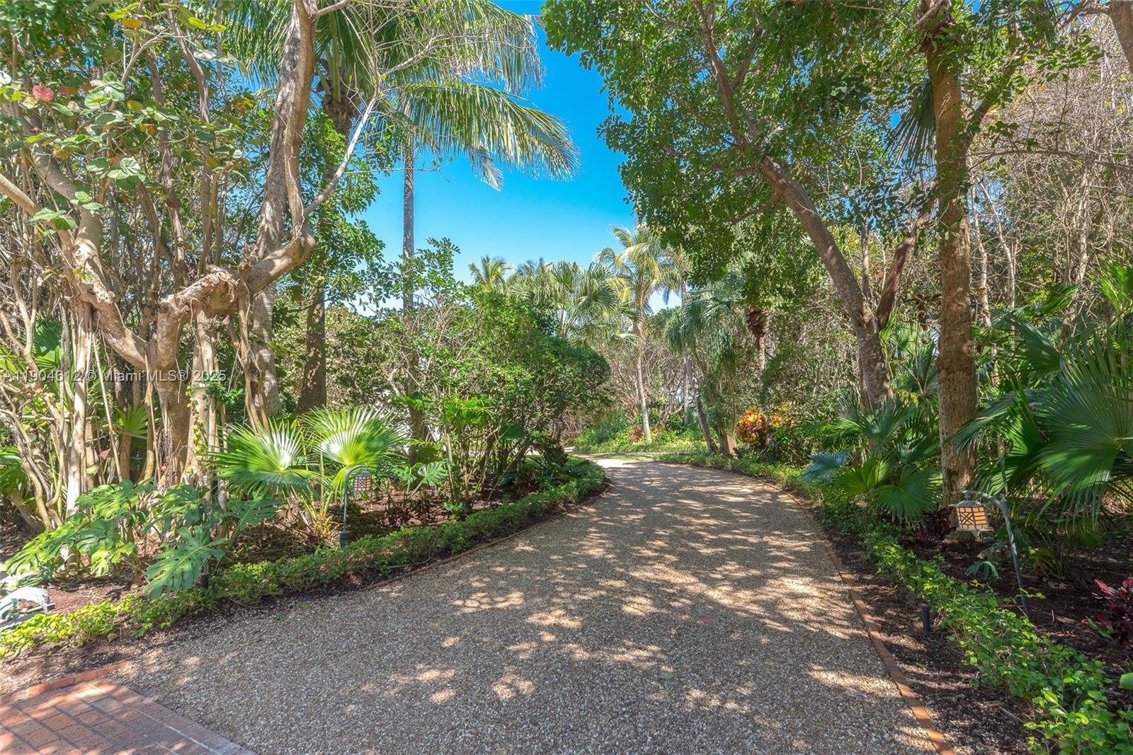 247 S Beach Rd Jupiter Island, FL 33455