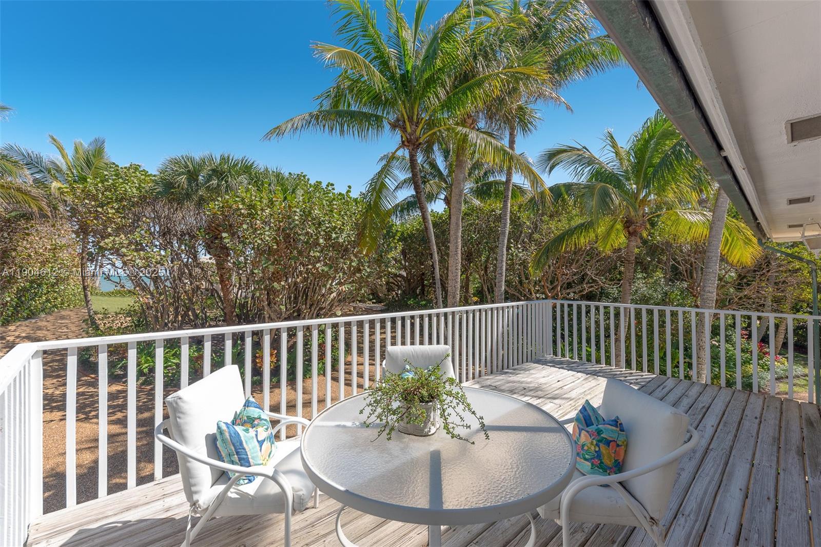 247 S Beach Rd Jupiter Island, FL 33455