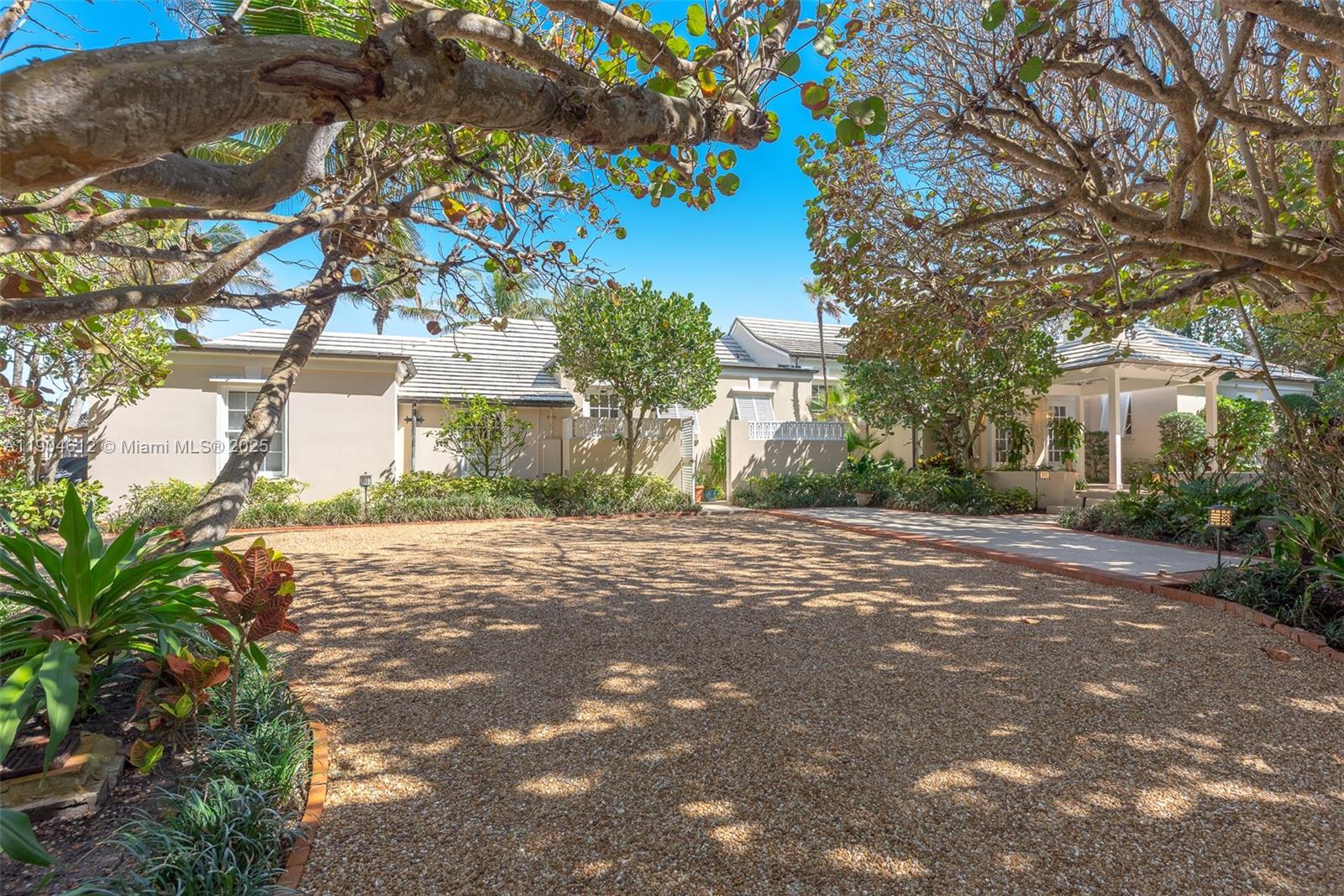 247 S Beach Rd Jupiter Island, FL 33455