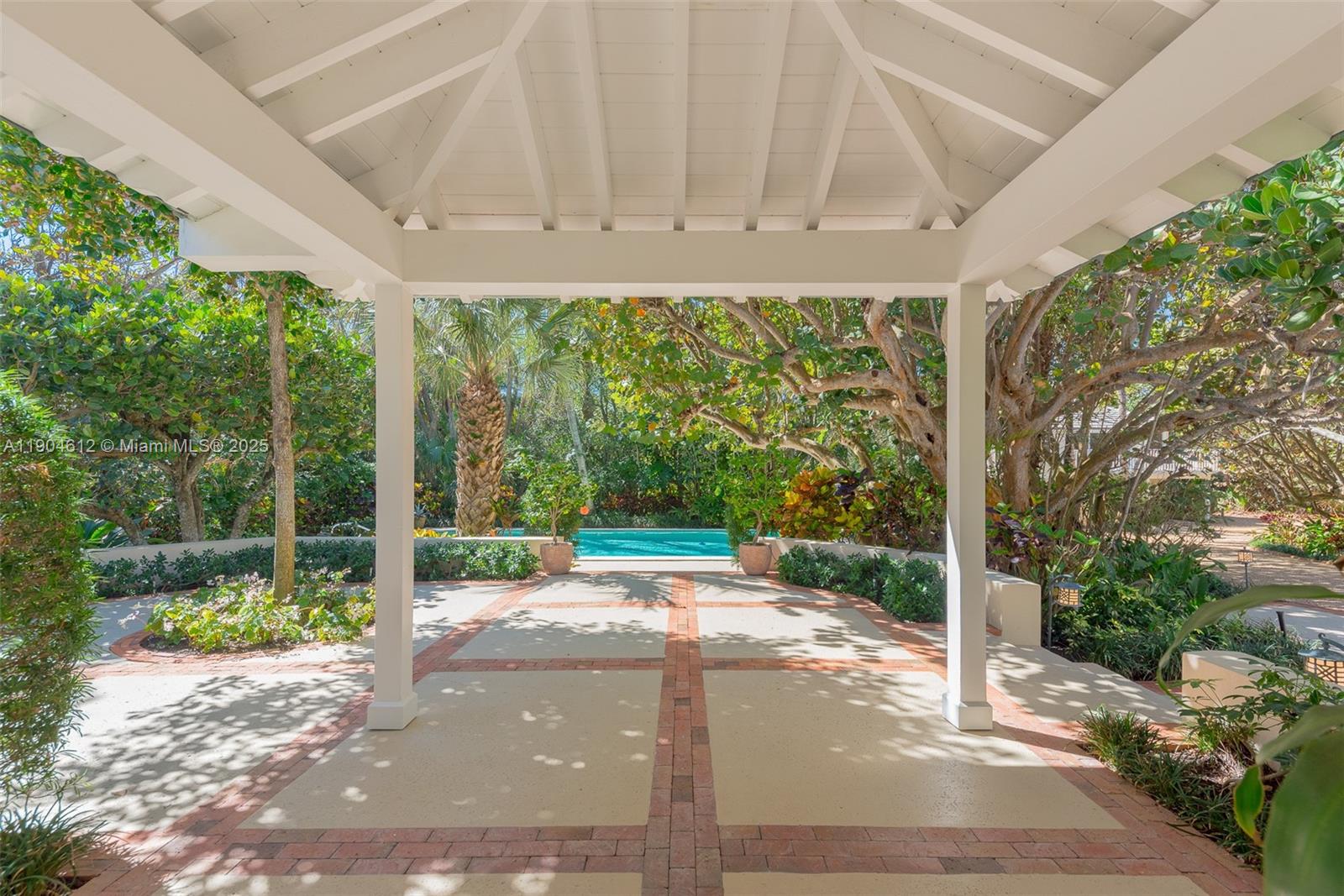 247 S Beach Rd Jupiter Island, FL 33455