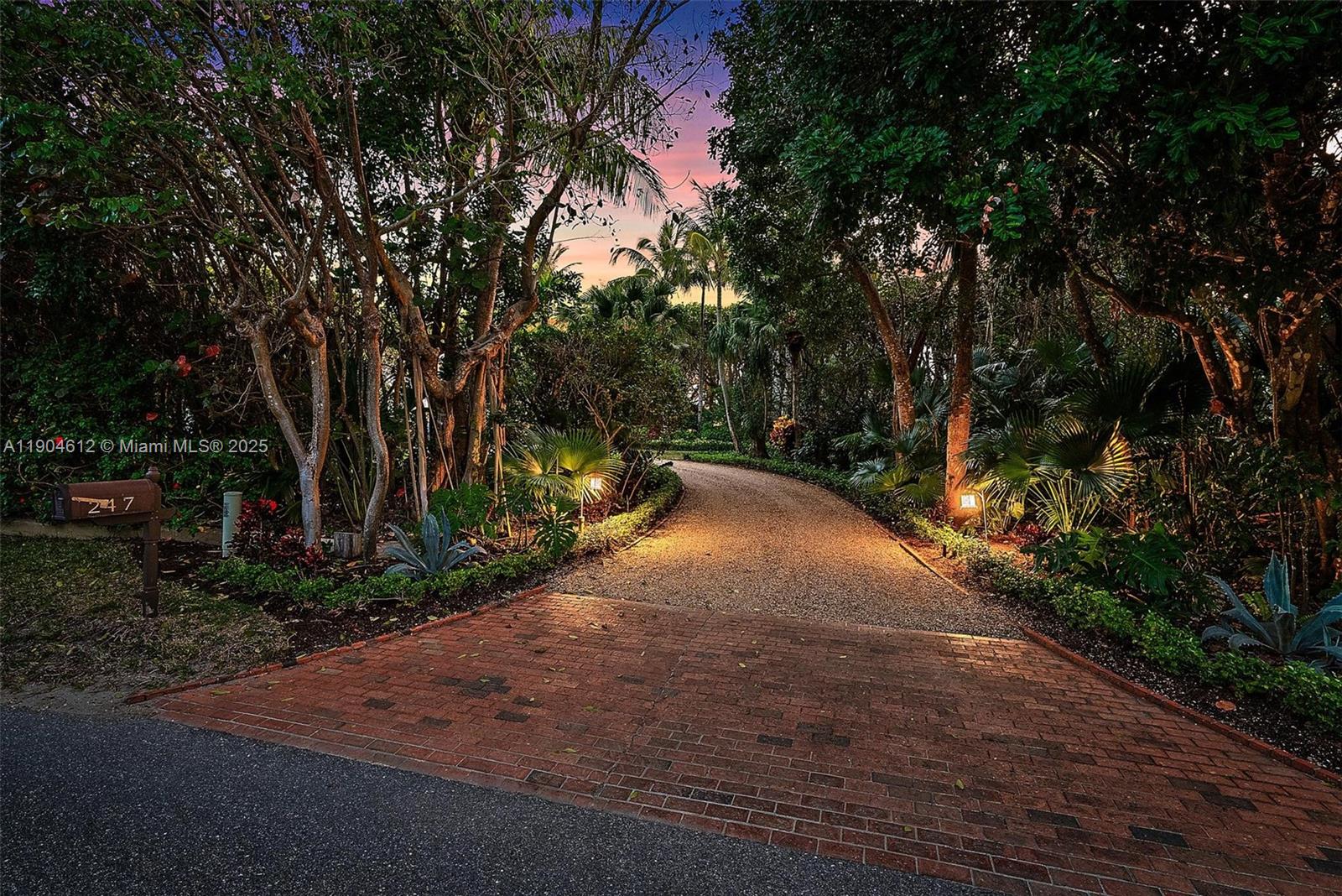 247 S Beach Rd Jupiter Island, FL 33455