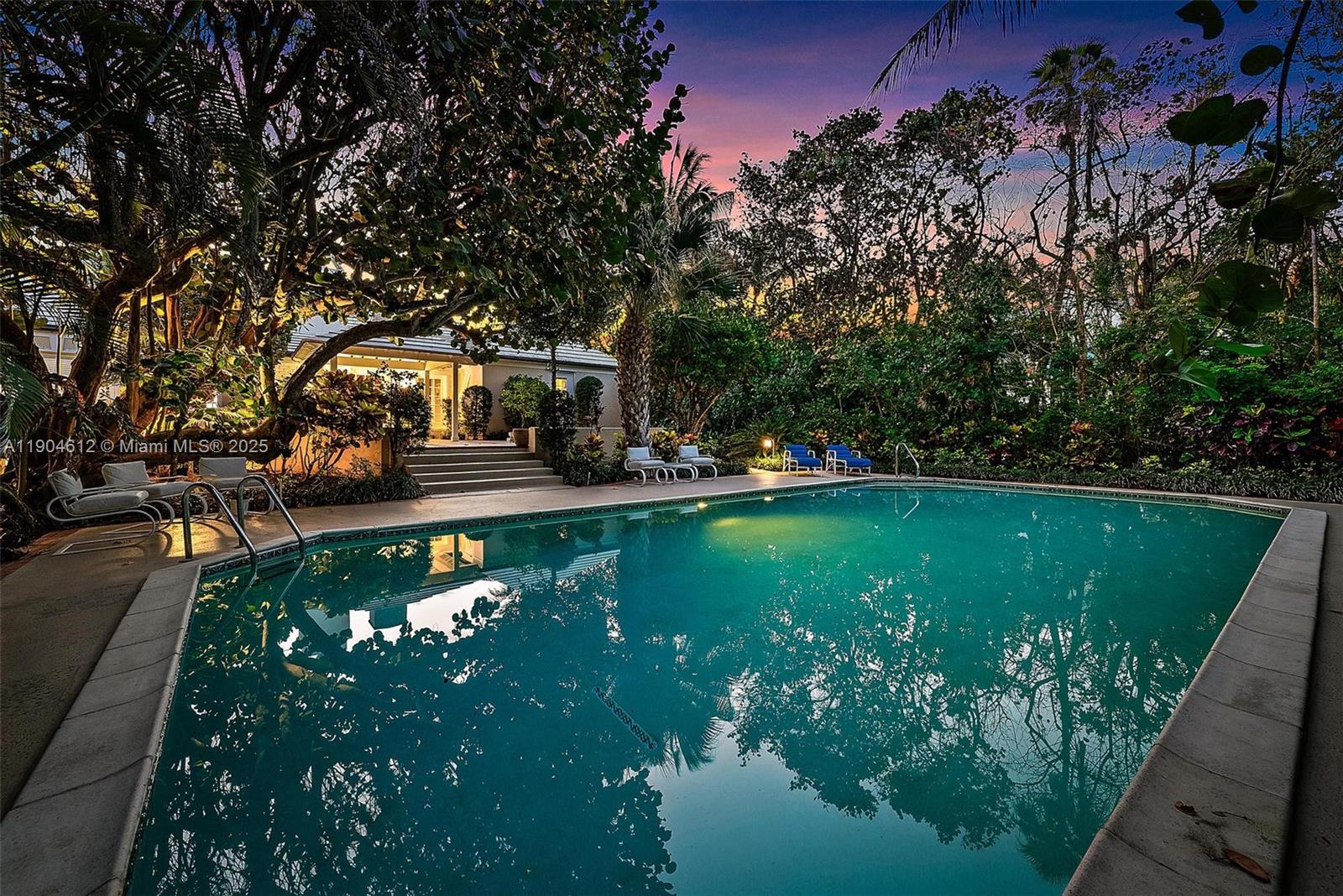 247 S Beach Rd Jupiter Island, FL 33455