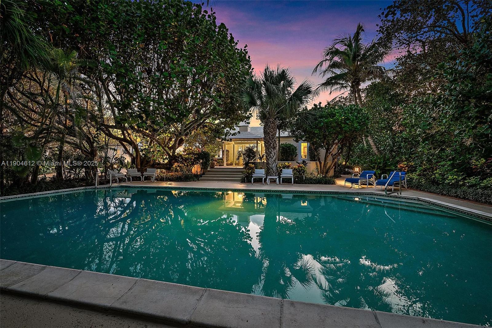 247 S Beach Rd Jupiter Island, FL 33455