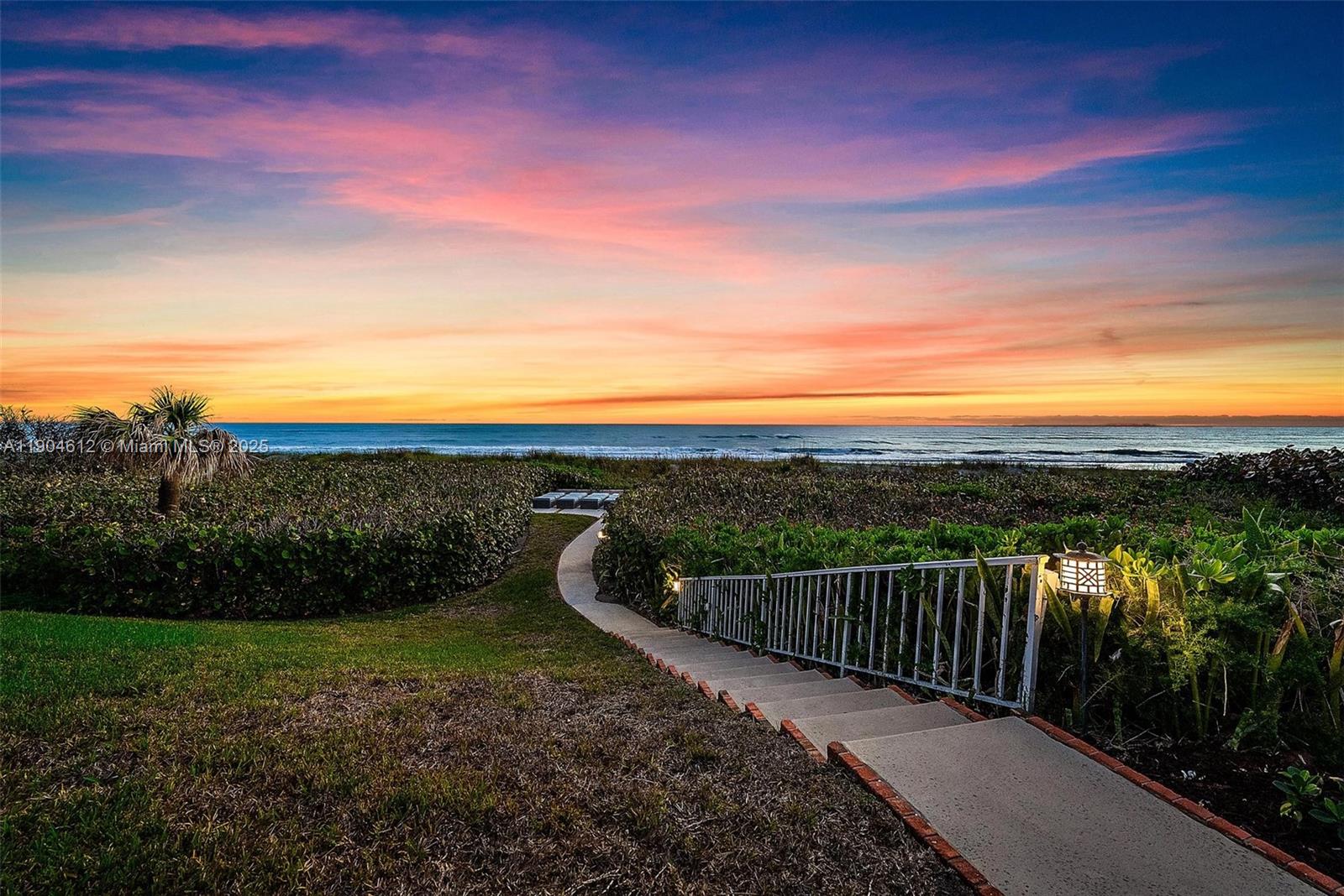 247 S Beach Rd Jupiter Island, FL 33455