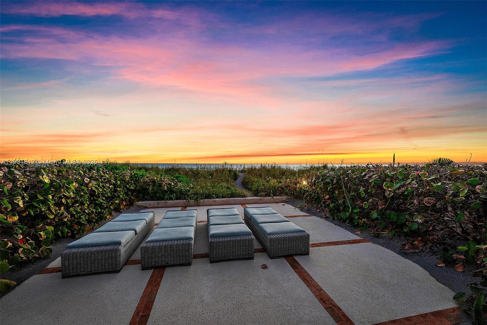 247 S Beach Rd Jupiter Island, FL 33455