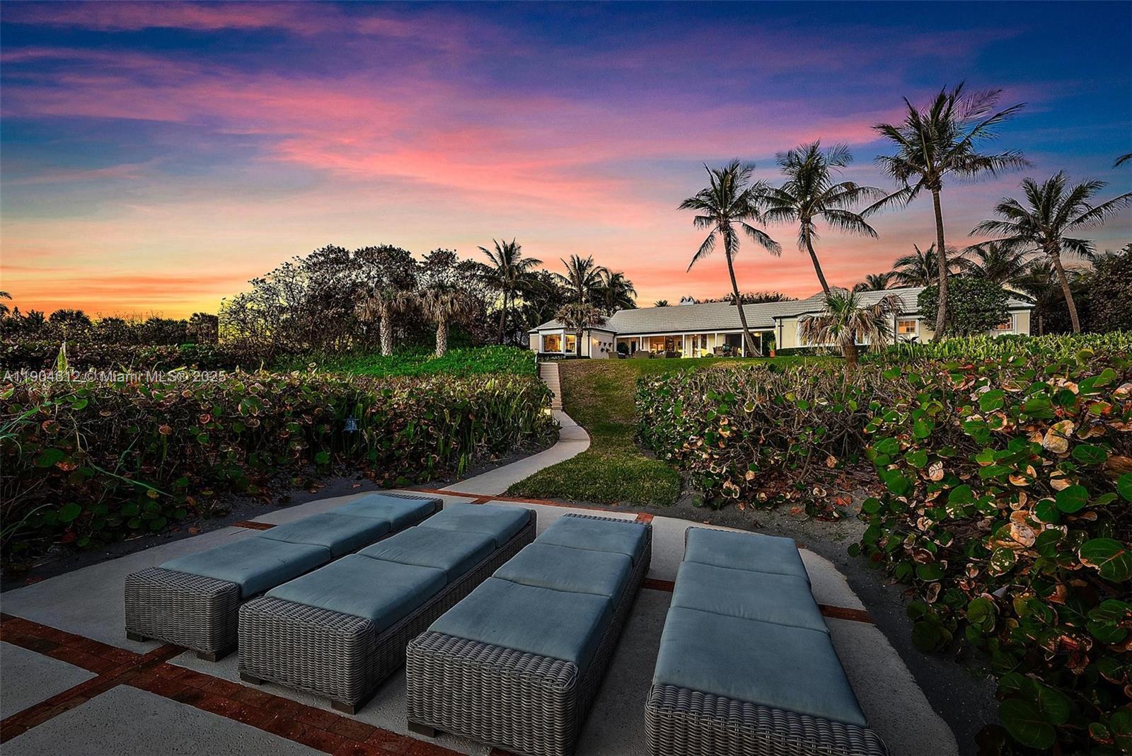 247 S Beach Rd Jupiter Island, FL 33455