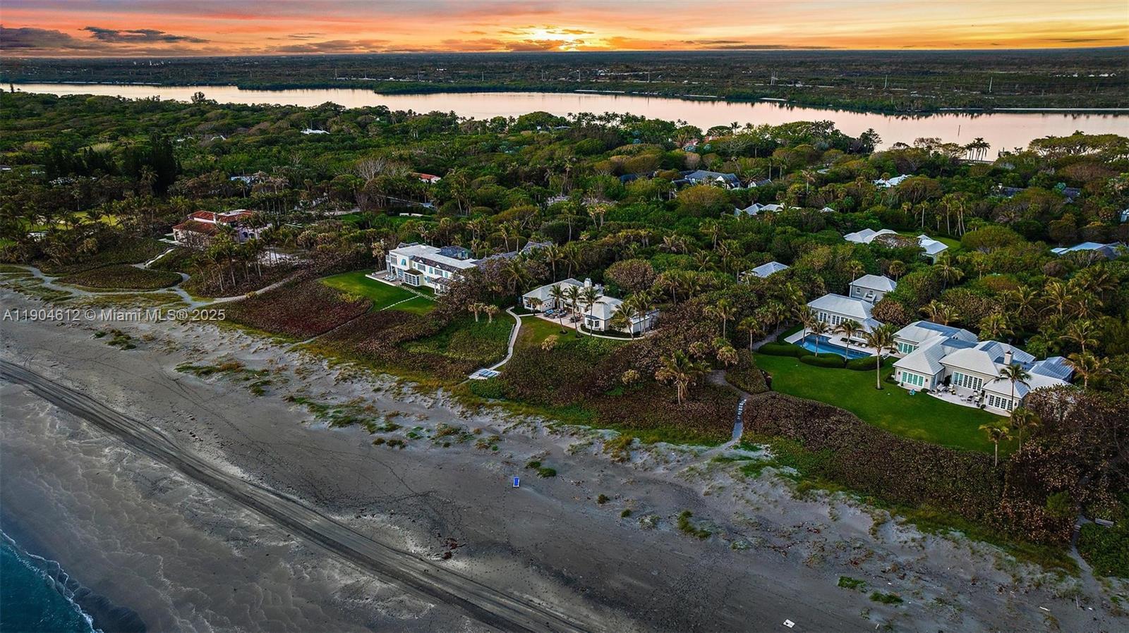 247 S Beach Rd Jupiter Island, FL 33455