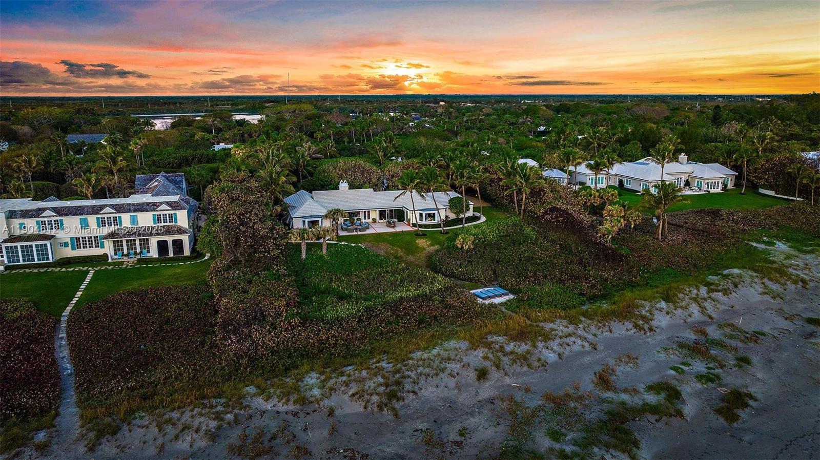 247 S Beach Rd Jupiter Island, FL 33455