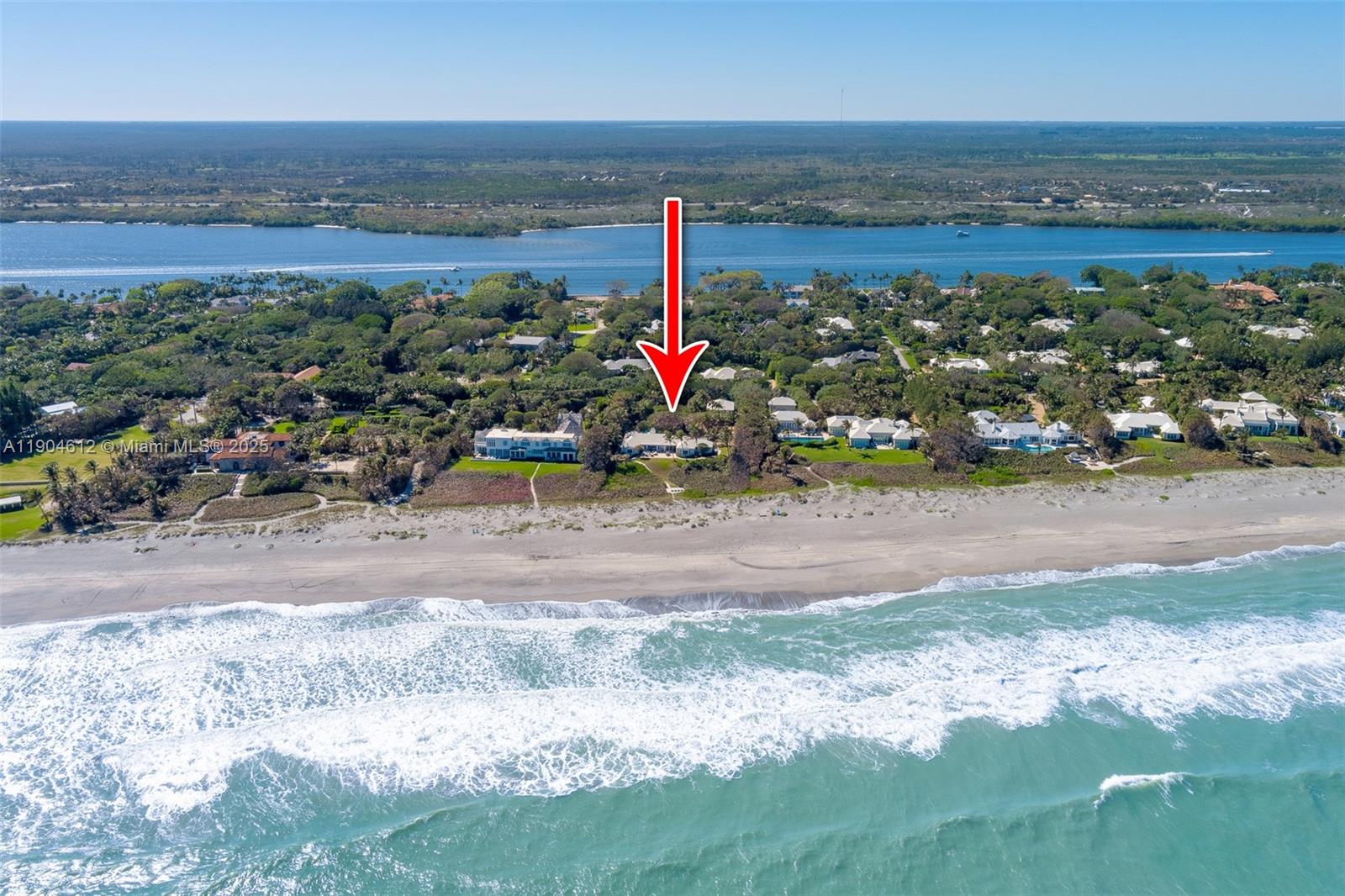 247 S Beach Rd Jupiter Island, FL 33455