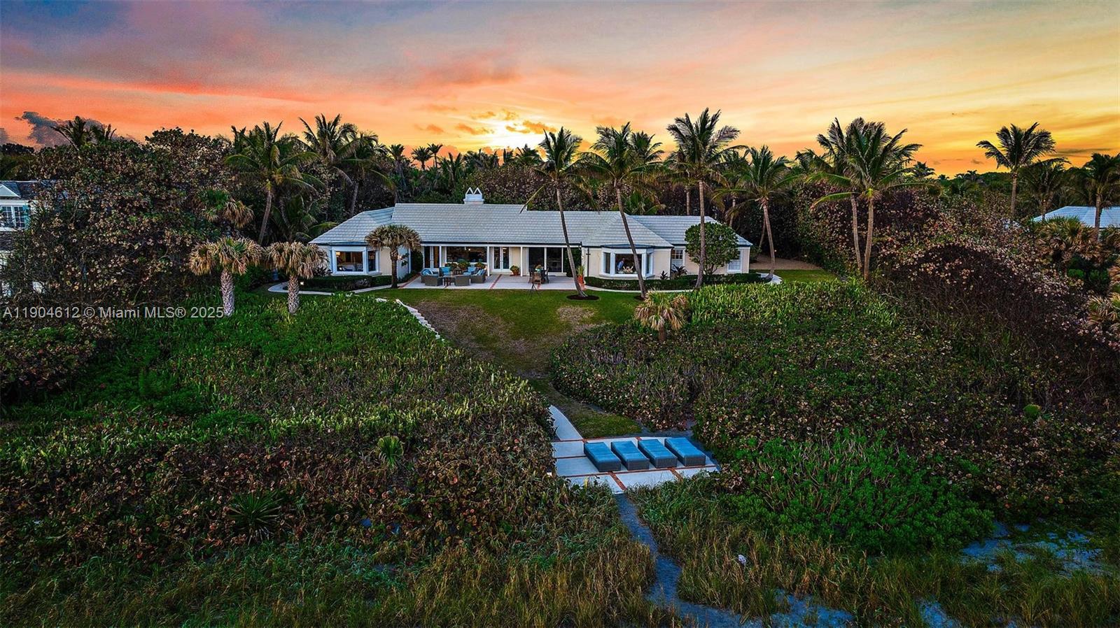 247 S Beach Rd Jupiter Island, FL 33455